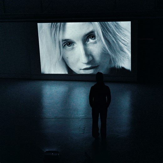 "Le monde brûle", le nouveau single de Lily Bonnel - Just Music