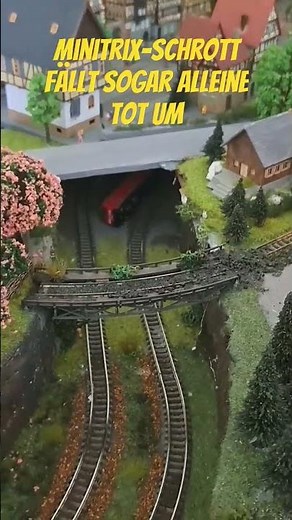 Neue Minitrix - Lok fällt tot um