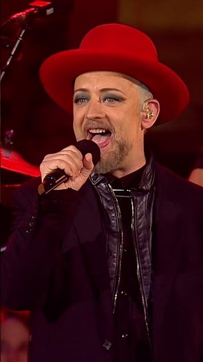 ‪@CultureClubOfficial‬performing 'Karma Chameleon' live at the Edinburgh Castle! #cultureclub #short