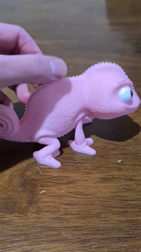 Pink Pascal from Tangled | Amazing 3D Printed Disney Desk Buddy 🦎