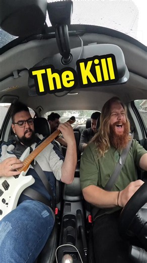 The Kill🎶🔥 🎤 @marck_officiallife_ 🎸 @gabrielr_covre 🥁 @leo_r_v 🎸 @mathbabler #thirtysecondstomars #thekill #jaredleto #guitar #carplay