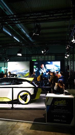 E-sport, prove di gara con il simulatore e un’intervista a Victor Huribe Chacon: che emozioni scintillanti alla #MilanGamesWeek 2025! 💫🎮 Rivivi gli highlights e scrivici quanto ti ha elettrizzato Nuova #OpelCorsa #GSE Vision #GranTurismo 🤩 | Opel