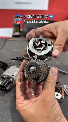 🚗 Motor de partida da Chevrolet Tracker com StartStop danificado! Mesmo sendo reforçado, com suporte de 6 escovas, esse motor de partida não resistiu ao excesso de partidas no dia a dia. O grande vilão? O sistema StartStop ativado o tempo todo! 😬 💡 Dica de ouro pra quem faz manutenção: sempre que possível, oriente o cliente a desligar o StartStop, principalmente em trajetos curtos e trânsito intenso. Isso ajuda a preservar o motor de partida e evita esse tipo de dano no induzido e suporte de 