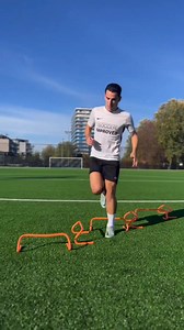 تمارين قوة بليومتري Plyometric Training Workout ⚡️ 📝 Workout Plan: 1. Single Leg Tuck Jumps: 4 sets 4 reps L/R 2. Single Leg Hops: 4 sets 6 reps 3. Lateral Bounds 4 sets 4 reps L/R | Coach touati samy