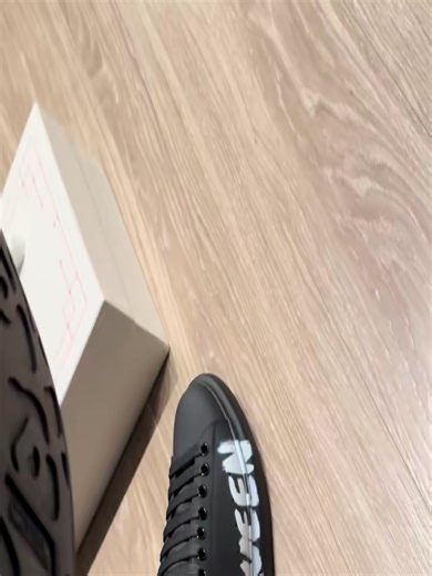 Alexander McQueen Sneakers: Style and Innovation
