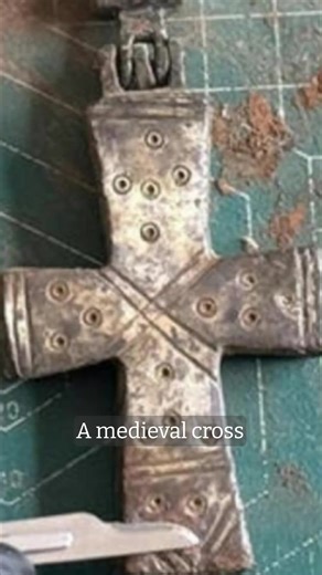 A medieval bronze reliquary cross from Lystra was found sealed, riveted shut and intact. Archaeologists won’t open it, preserving whatever lies inside, revealing rare insight into medieval Christian practice. #AncientMystery #Archaeology #SealedRelic #HistoryFacts #Storytelling #DidYouKnow #HistoryFacts #DocumentaryShort #WeirdHistory Read more: https://www.ancient-origins.net/news-history-archaeology/reliquary-cross-lystra-00102482 | Ancient Origins