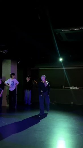 채하윤 on Instagram: "사랑하는 모든 게 있었던 공간 🤍 @b_i_n_c_h #choreography #07"