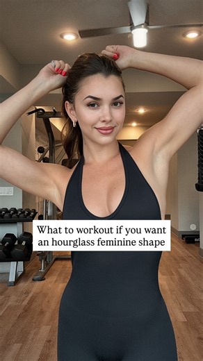 Mari Nunes | Nutrition & Exercise on Instagram: "If your goal is an hourglass shape, the gym is your best tool. 💪 The secret is not shrinking your waist. Bigger back, shoulders, glutes, and legs make your middle look smaller by comparison. That is the smaller waist illusion. 🏋️‍♀️ To make it happen, hypertrophy is key. Muscle growth happens when you challenge your muscles consistently with enough volume and intensity. That means lifting with proper resistance, using full range of motion, contr