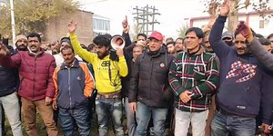 #live | All J&K PDL/ TDL of PDD Department protest at Sanatghar Report: Shoaib Nabi | News Insider 24x7