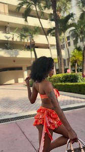 Excuse me, Fine sht walkin thru… | Lil Reeka