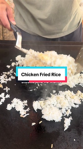 #chickenfriedrice #blackstonegriddle #blackstonecooking #thursdaynightfootball #dinnerideas