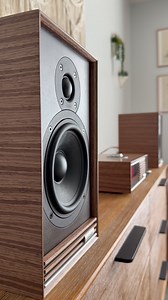 A little flex with the awesome Ruark Audio R610 and Sabre-R speakers combo. Such a great looking little setup and sounds so good! Check em out at ruarkaudio.com @ruarkaudio @fidelityimportsusa | Woodys Soundup