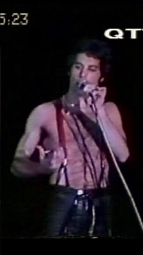 Freddie Mercury's steamy introduction to Fat Bottomed Girls (Live in Paris 1979)