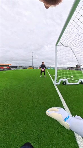 POV: Cutback Reactions ⚡️🧤 Goalkeeper pressure is a different level 🥵 | Catch & Keep