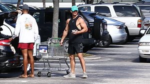 Tyler Cameron shows off very muscular figure grocery shopping