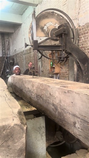 Big log cutting #viral #wood #wooddesigner #woodworking