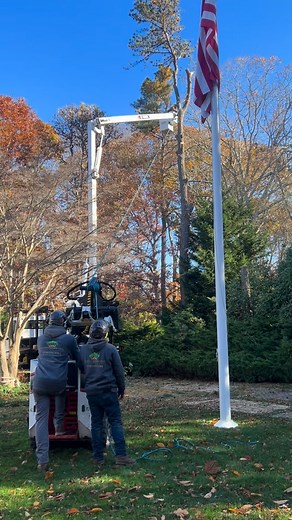 21 reactions | Zipline delivery!!諭 Rigging made simple: controlling the descent with a speed line! #triplecrowntree #treelife #capecod #treecompany #treebiz #treework #tree #arborist #treeremoval #zipline #rigging #speedline #saturday #saturdaywork | Triple Crown Tree LLC. | Facebook