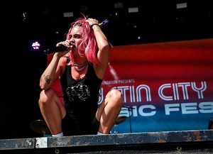 ACL Fest: Bea Miller calls out lazy guys during a fun pop set