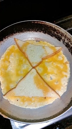 An easy way to make a delicious and nutritious sandwich using a single slice of bread. #sandwich