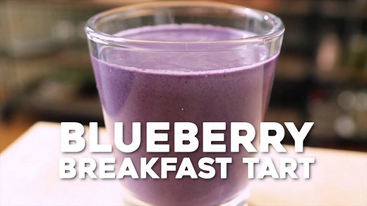 This BLUEBERRY BREAKFAST TART SMOOTHIE tastes like a melted pop tart! This recipe is from The Blender Girl Smoorthies app and book. There are 100 delicious smoothie recipes. Available in the app store or wherever books are sold. | The Blender Girl