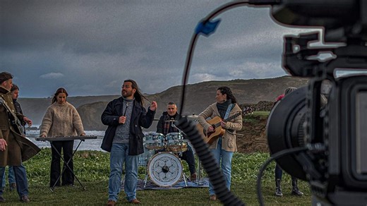 Candás se convierte en escenario para el nuevo folk asturiano: el grupo 'Guieldu' graba su primer videoclip en la villa marinera