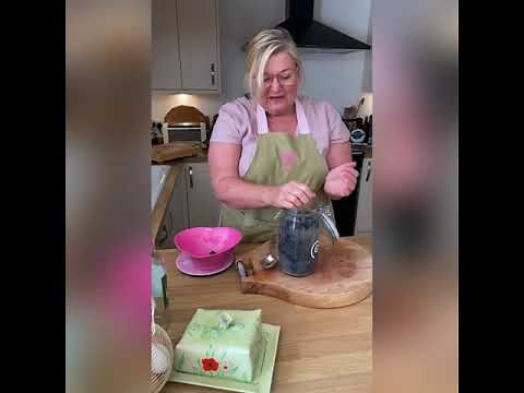 HOW TO MAKE THE EASIEST AND BEST SLOE GIN!