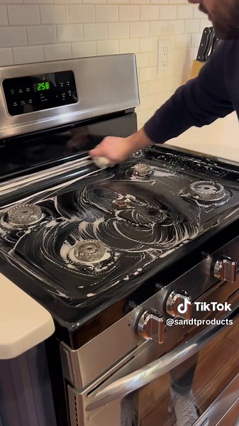 DIY Stove Paste Clean! 💙✨🌟 Cleaning this gas stove top to remove baked on grease and grime was so satisfying! Using this DIY paste and our microfiber cloths were the perfect duo! 🧼🫧🌈 Here's what you'll need for the DIY paste: 💙1 cup @armandhammer baking soda 💙1/3 cup @dawndishwash dish soap 💙1/3 cup water Let us know if you try this hack and paste! ✨😁💙🧼 #cleaningmotivation #diycleaning #cleaninghacks #cleaninghack #homehacks #homecleaning #hometips