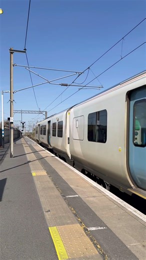 Thameslink class 700 departs Finsbury Park. #thameslink #train #nationalrail #shorts