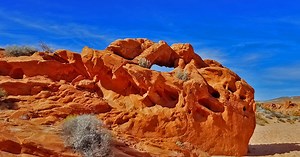 Natural Arches Trail | Valley of Fire State Park, Nevada