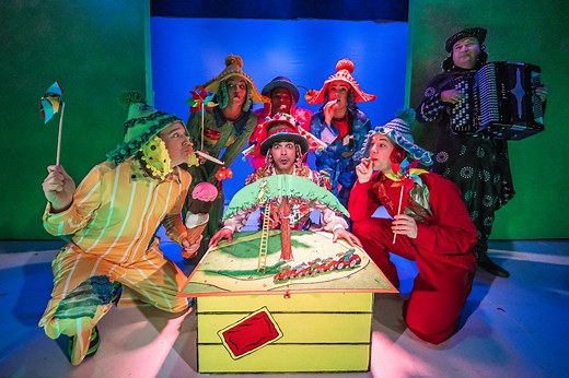 Review: New bilingual musical ‘Go Dog Go! — Ve Perro ¡Ve!’ has world premiere at Chicago Children’s Theatre