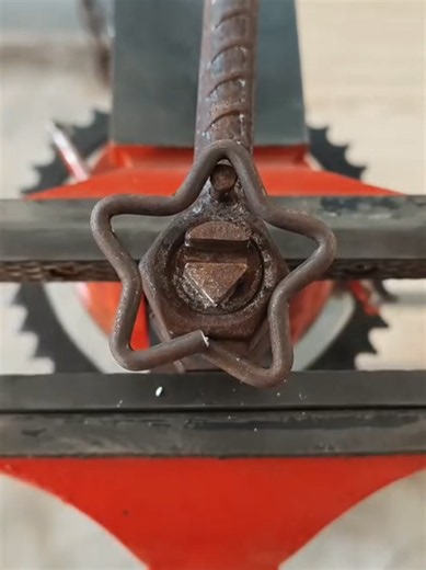 A simple way to make a star from iron #homemade #crafts #tools #Simple_idea #stainlesssteel
