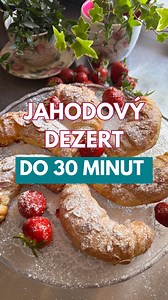 🍓 RYCHLÝ DEZERT DO 30 MINUT Nestíháš? Tenhle sladký zázrak z listového těsta, jahod a mandlí je hotový raz dva! ✨ 💬 Stačí pár surovin a za 15 minut pečení máš luxusní mlsání bez stresu. Ulož, sdílej a vyzkoušej třeba hned o víkendu! 💛 📝 Ingredience: • 1 listové těsto • jahodová marmeláda • jahody • máta • 1 vejce • mandle 👩‍🍳 Postup: Těsto rozděl na 6 dílů a potři marmeládou. Jahody nakrájej, smíchej s nasekanou mátou a dej na těsto. Zaroluj, dobře uzavři, potři vejcem a posyp mandlemi. Pe