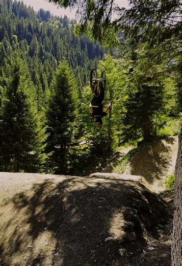 Simon Pierguidi: Thrilling Mountain Bike Adventure