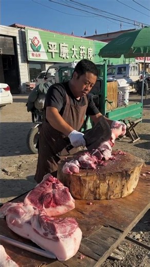 Perfect Pork Deboning in Seconds 🔪 PRO Butcher #Shorts