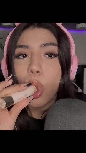 ASMR MOUTH SOUNDS 👅 #asmrinaudible #asmrmouthsounds #asmrspitpainting #asmreating #asmrvideo #asmr #asmrsounds #asmrtapping | Sara Salazar