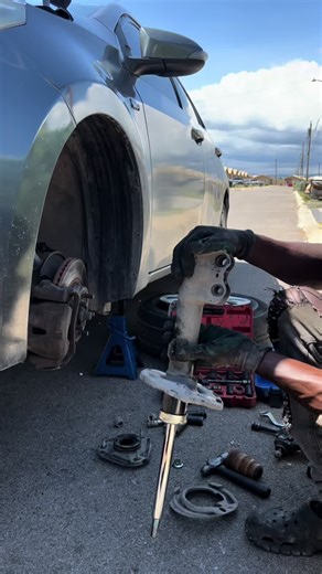 What should happen when you compress a shock absorber by hand? Drop your answer in the comments and let’s see who really knows suspension. 👇 #Shocks #ShockAbsorber #Suspension #CarTips #MechanicTips