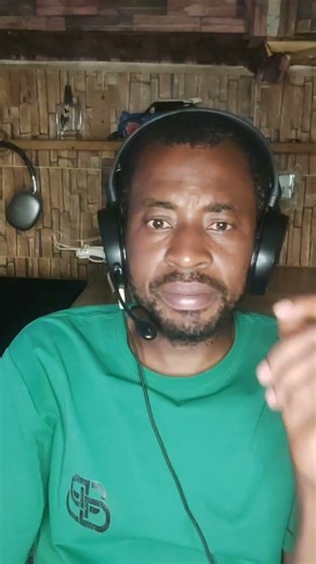 Hot lady dress naked inside market @fellowers # #shortvideo #automobile