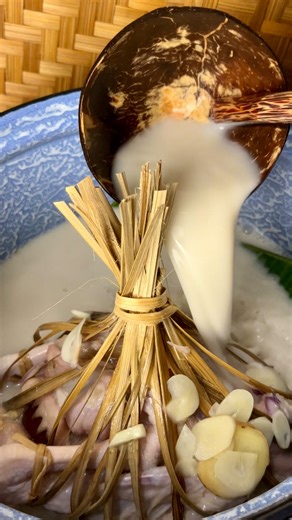 Resep Masakan Jawa 🧆 on Instagram: "🐓 Resep Ayam Ingkung Kreneng ala Mbah Kentol, Menu Khas Ramadhan Dear @jayskitchenspice & @umedalife 🫶🏻 Bismillah Kali ini aku izin share resep khas yang menjadi andalan keluarga kami di Bulan Ramadhan, cocok banget untuk berbuka puasa, sahur, dan Hari Raya. Selain dibikin opor coba deh ayamnya dibikin ini sekali aja insyaAllah bikin nagih. Maturnuwun sanget Mbah Kentol sudah memberikan resepnya dengan senang hati agar warisan leluhur ini tetap lestari dan