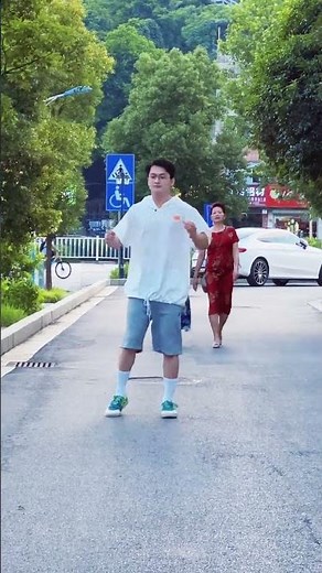 机器人也来挑战蝴蝶步 #机械舞 #蝴蝶步