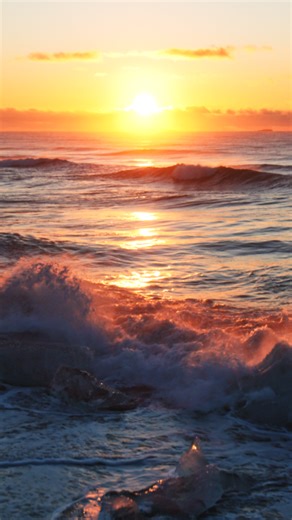 Watching this more than once? Same. 🌊 #EarthMoods is now streaming on Disney | National Geographic Travel