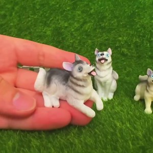 LONCESS Cute Husky Dogs Miniature Figurines, Husky Fairy Garden Accessories for Micro Landscape, Plant Pots, Bonsai Craft Decor, DIY Terrarium, Cake Topper, Home Decoration, Car Interior Decor