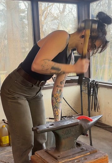 anvil.anna (@anvil.anna) - Creating Custom Horse Shoes: A Fun Blacksmith Journey