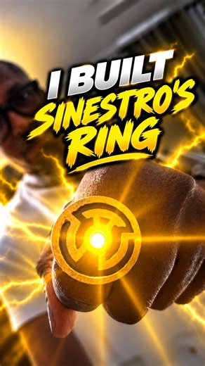 The power of the Yellow Lantern in my hand #greenlantern #sinestro #3dprinted