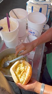 Así preparan las tortas de chilaquiles verdes en puesto callejero de la CDMX, qué rico es comer aquí la neta ￼ | Pura Delicia