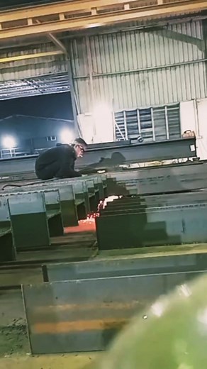 H-beam cutting process for platform posts #vod #technology #wednesday #weldingfcaw #steelstructure #steelstructureworkshop #hydrotes #inspection #konstruksibaja #kontruksibangunan #ereksen #pejuangrupiah #gouging #video #surveyor #konstruksi #fitter #fabrikasi #reels #takweld #welder #rigger #lifting #welding #sorotanpublik #rells #fyp | Pian Pingot