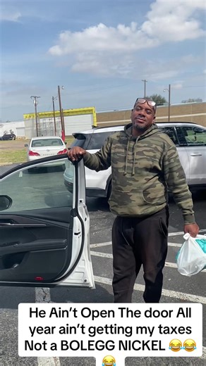 Tea Renee (@tea_renee)’s video of bear closes the door