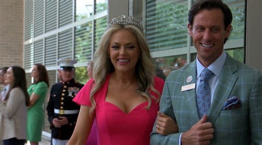 79th Queen Azalea Elaine Hendrix makes stop at local hospital to visit patients