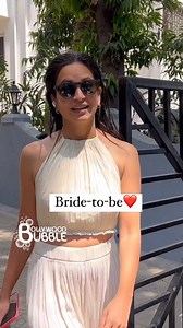 Bride-to-be Kriti Kharbanda was spotted outside a salon in Bandra having a fun convo with the paps! #kritikharbanda #bollywood #bollywoodbubble | Bollywood Bubble - Features