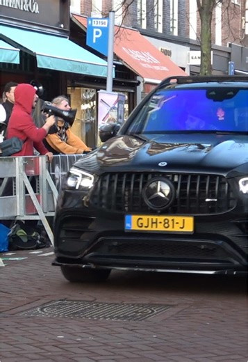 Mercedes GLE63s Performance Comparison with Protestors