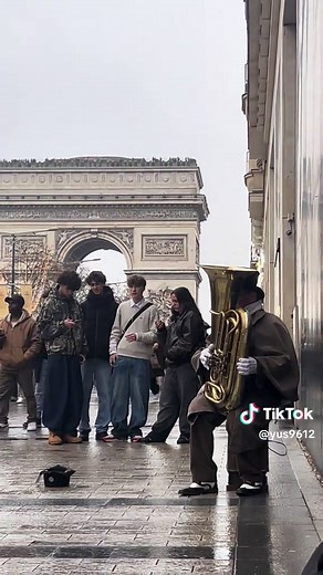 フランスの思い出: シャンゼリゼ通りと凱旋門